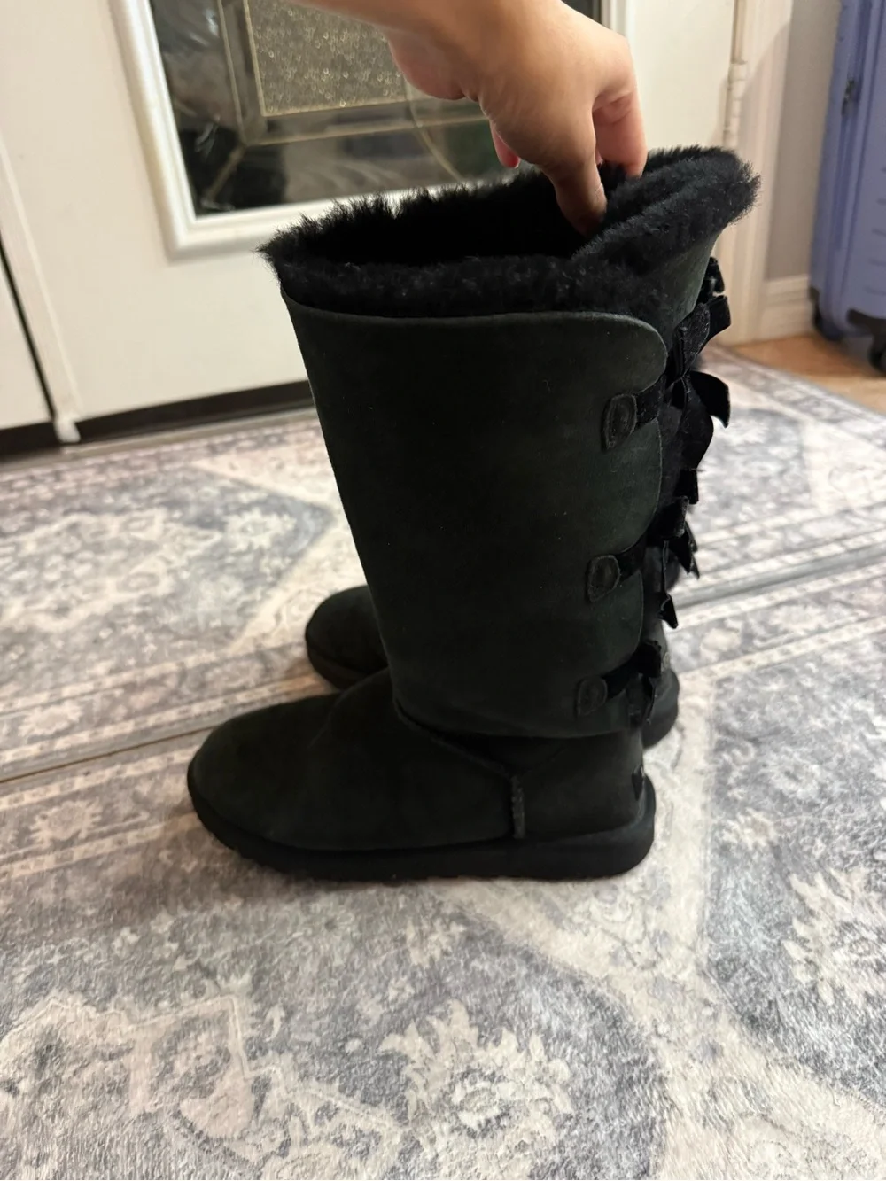 black long bailey bow uggs size 8